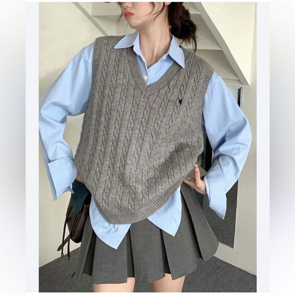 Women’s Buffalo VTG Knit Preppy -Logo -Crest Collegiate Sweater Vest -EUC Sz L - Picture 2 of 13